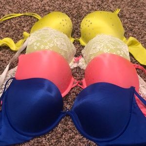 4 36B Victoria Secret Bra’s